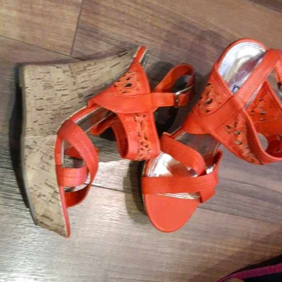 Platform shoes - Picture 3 of 3